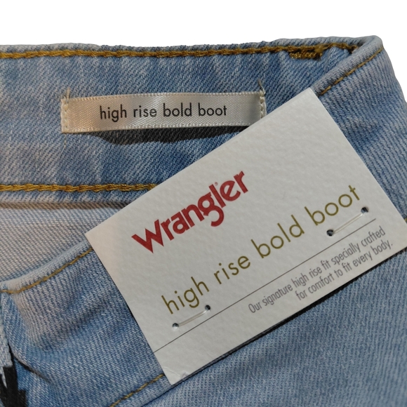 NWT Wrangler High Rise Bold Boot Jeans Light Wash Distressed Size 4 27x32 - Picture 4 of 7
